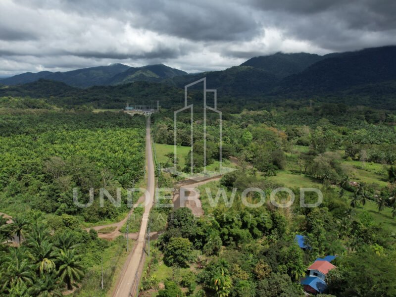 Propiedad con 3 casas rodeadas de naturaleza, Río Seco, Parrita