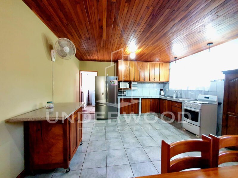 Casa y lote Los Ángeles