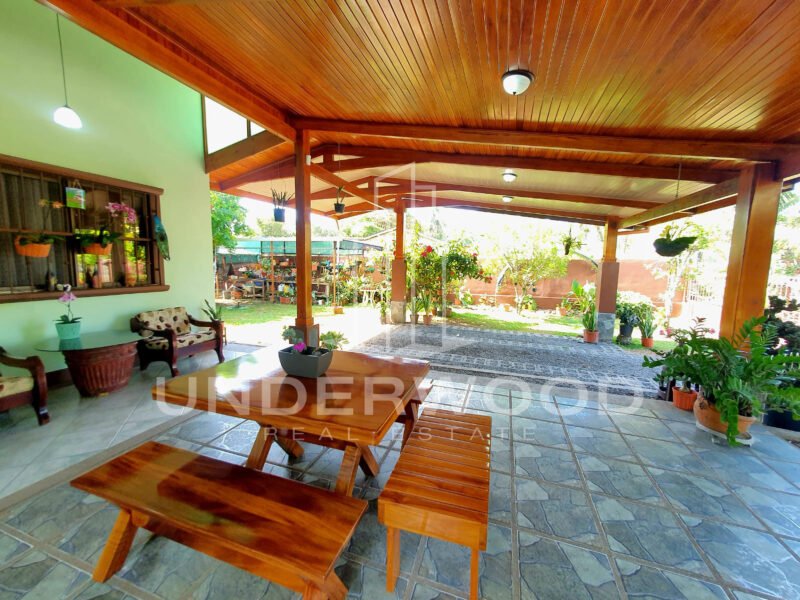 Casa y lote Los Ángeles