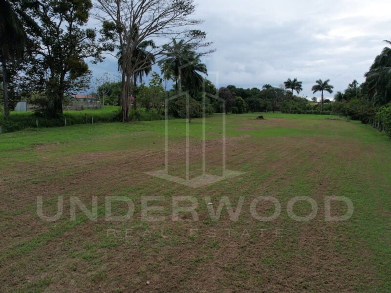 Casa y lote Los Ángeles