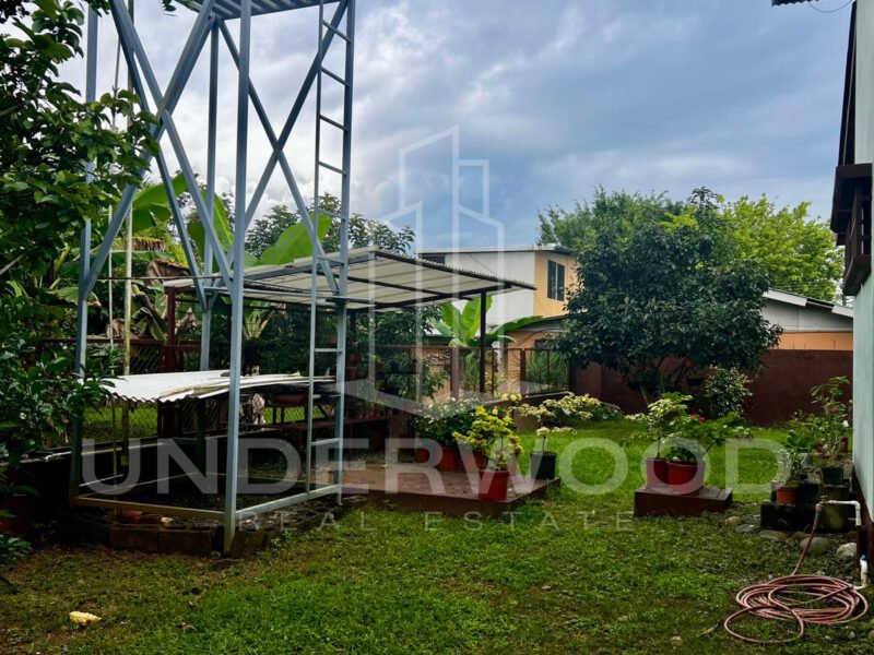 Casa y lote Los Ángeles